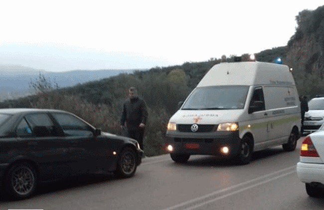Εκτροπή ΙΧ έξω από την Αμφιλοχία – Σε βάθος 20 μέτρων έπεσε όχημα με Αγρινιώτη οδηγό