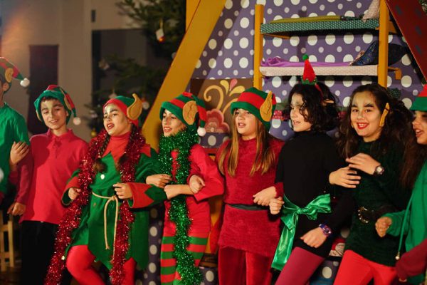 Αγρίνιο: Μάγεψε το κοινό η Αγγλική Θεατρική παράσταση στην Παλαιά Δημοτική Αγορά