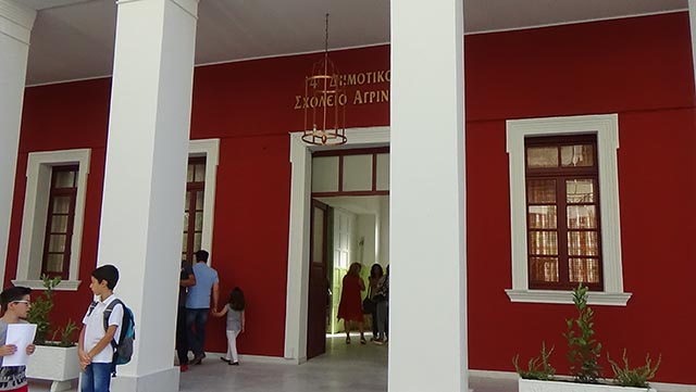Αγρίνιο: 4ο δημοτικό -Σε 2 αίθουσες με το κουβά μαζεύουν το νερό- Οι δεσμεύσεις για το 21ο”