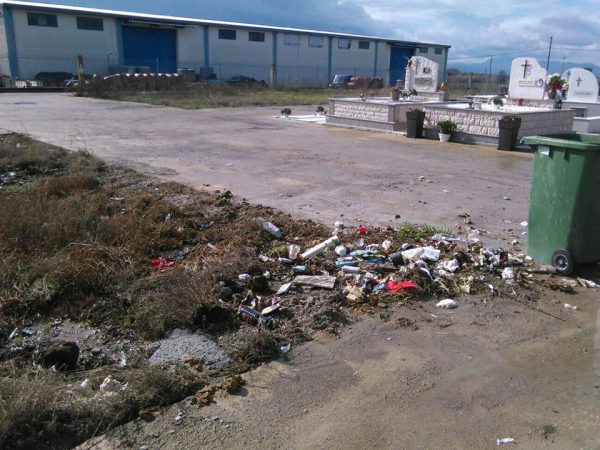 Παράπονα για το κοιμητήριο Αγρινίου