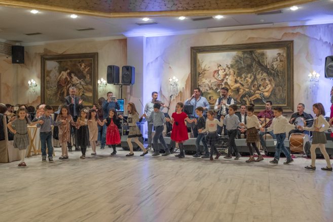 Κέφι και μεγάλη συμμετοχή στο χορό του Λαογραφικού Ομίλου της ΓΕΑ (φωτο)