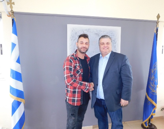 Ο Ν. Καραπάνος καλωσορίζει στον συνδυασμό τον υποψήφιο Δημοτικό Σύμβουλο Πέτρο Μαγγίνα