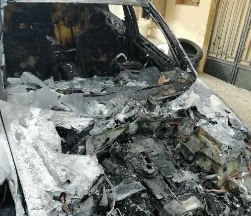 Κάηκε ολοσχερώς ταξί τα ξημερώματα στο Ζευγαράκι Αγρινίου(φωτο)