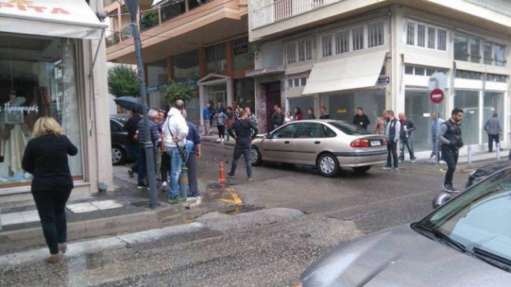 Αγρίνιο: Άνδρας παρασύρθηκε από μηχανάκι στη συμβολή των οδών Σταΐκου και Κακαβιά