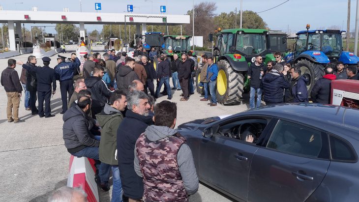 Κινητοποίηση αγροτών και κτηνοτρόφων στα διόδια του Ακτίου (VIDEO – ΦΩΤΟ)