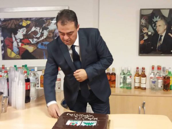 Έκοψε την πίτα του ο βουλευτής Δημήτρης Κωνσταντόπουλος