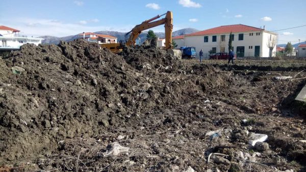 Μύτικας: Ξεκίνησαν οι εργασίες ανέγερσης του δημοτικού & νηπιαγωγείου