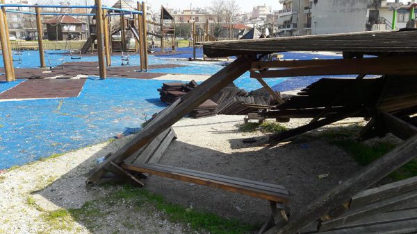 Αγρίνιο: Απαράδεκτη και αυστηρώς ακατάλληλη η παιδική χαρά