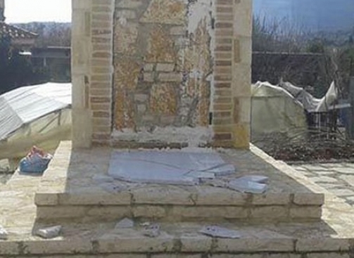 Δικογραφία για βανδαλισμό στο Μνημείο Ηρώων Ξηρομέρου