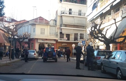 Σοβαρά επεισόδια στη Μητρόπολη Αγρινίου μεταξύ οπαδών (φωτο)