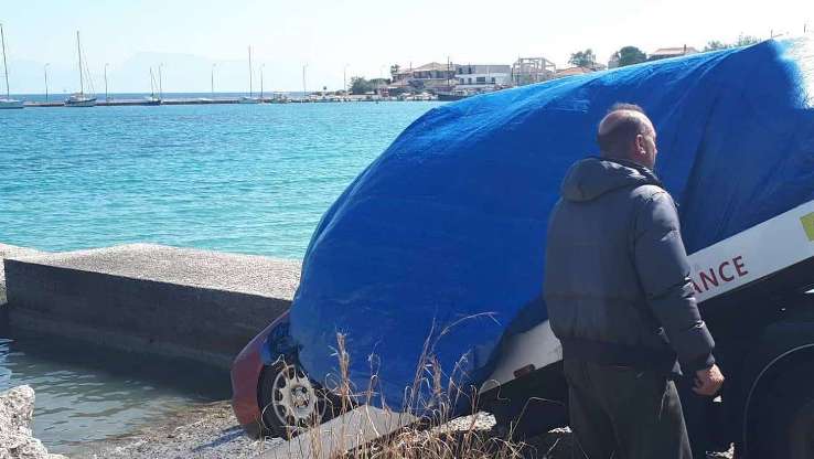 Η τελευταία πράξη του δράματος-Ανασύρθηκε το αυτοκίνητο του Αγρινιώτη Λάμπρου Νταλαπέρα (video)