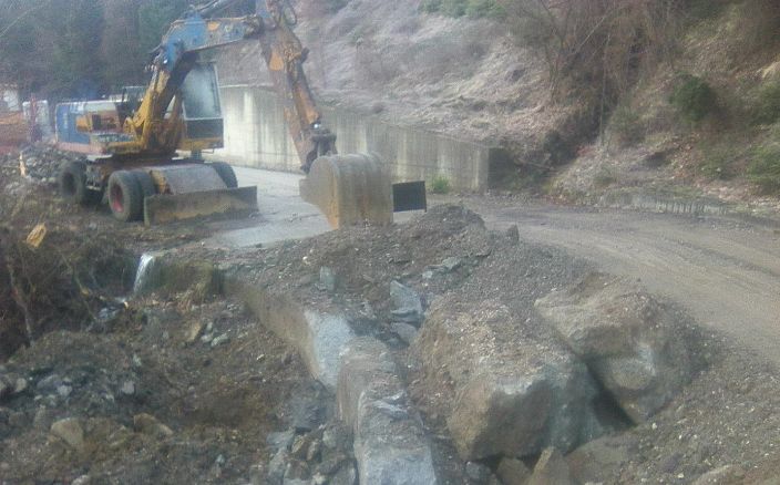 Σε εξέλιξη οι εργασίες για την βατότητα στον δρόμο προς τον Άγιο Δημήτριο Ορεινής Ναυπακτίας