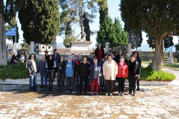 Ξεναγήθηκαν στον Κήπο των Ηρώων οι νέοι του «ΠΑΝΑΓΙΑ ΕΛΕΟΥΣΑ»