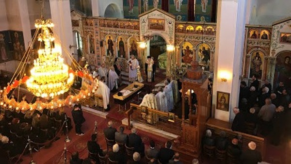 Παναιτώλιο-Με δάκρυα στα μάτια αποχαιρέτησαν τον π. Παν. Μπεκούλη