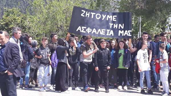 Παραβόλα :Μεγάλη διαμαρτυρία για τον τραυματισμό των δύο κοριτσιών