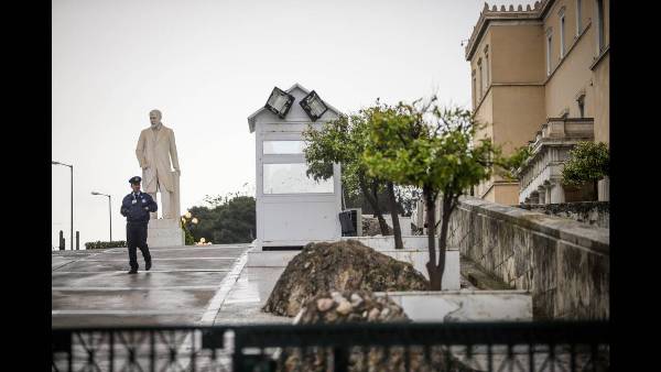 Τηλεφώνημα για βόμβα στη Βουλή