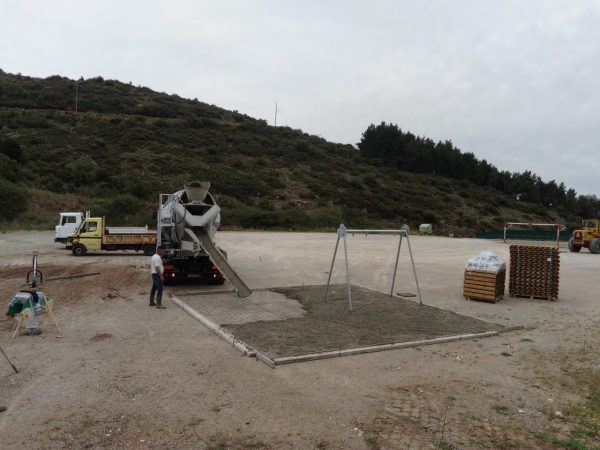 Τοποθετούνται 15 νέες παιδικές χαρές στον Δήμο Ναυπακτίας