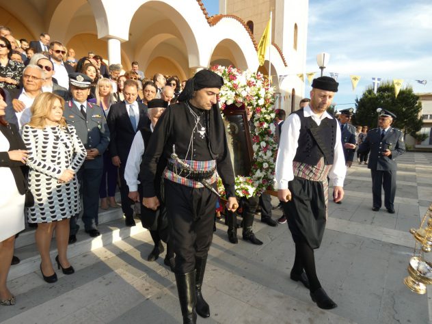 Στην λιτάνευση της εικόνας στον Άγιο Κωνσταντίνο η Χ.Σταρακά