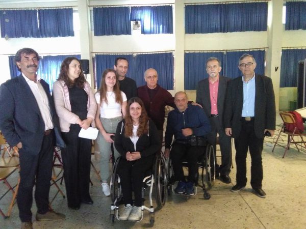 Η Αθ. Σιδέρη παράδειγμα για την κοινωνία-Βραβεύτηκε από το 4ο ΓΕΛ Αγρινίου μαζί με τον Αγγελούδη