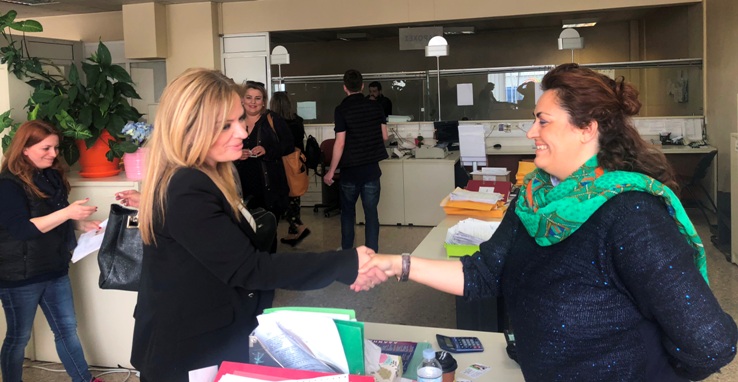 Η Χριστίνα Σταρακά σε δημόσιες υπηρεσίες, τράπεζες και επιχειρήσεις(φωτο)