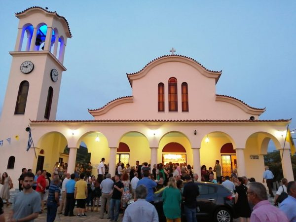 Εορτή του Αγίου Πνεύματος την Κυριακή-Πανηγυρικός Εσπερινός στον Ι. Ν. Αγίας Τριάδας στη Σταμνά Αιτωλ/νίας