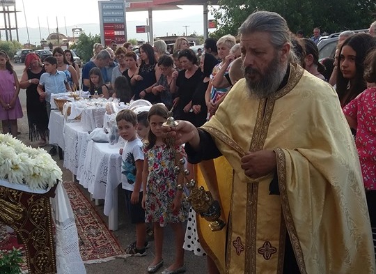 Όχθια :Πλήθος πιστών στον Πανηγυρικό εσπερινό στο ξωκλήσι της Αγίας Παρασκευής