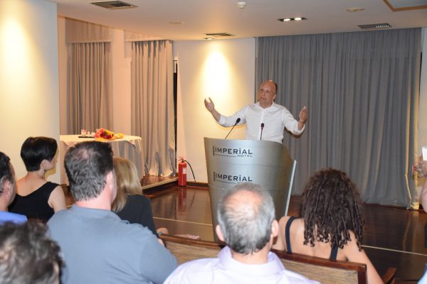 Η Ζανέτ Τσίπρα στη δυναμική συγκέντρωση νίκης του Σταύρου Καραγκούνη στο Αγρίνιο