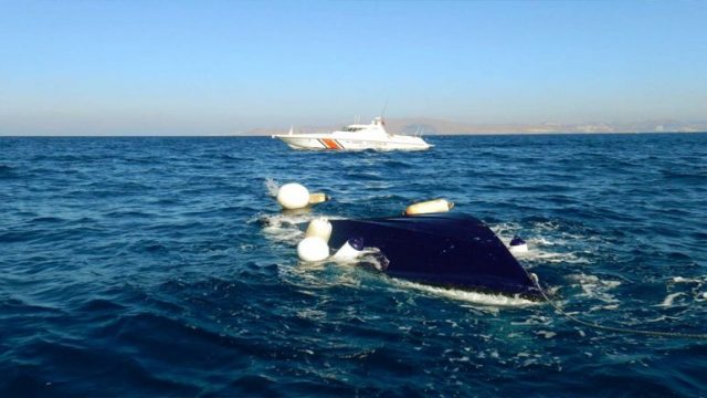 Ανατροπή ιδιωτικού σκάφους στην Παλιόβαρκα Μύτικα λόγω δυσμενών καιρικών συνθηκών!
