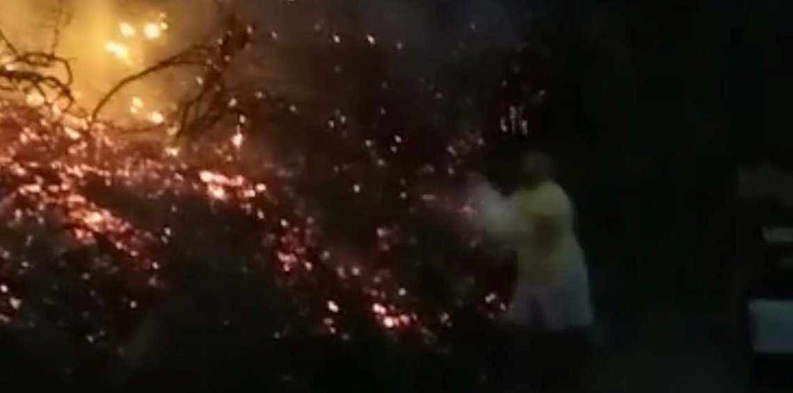 Καλλιθέα Αγρινίου: Δείτε βίντεο από την φωτιά- Αγωνία των κατοίκων όμως η Π.Υ “έσωσε” την περιοχή!