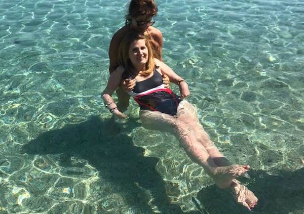 Ανήμερα της Παναγίας συγκλονίζει και συγκινεί η φωτογραφία της Μυρτούς