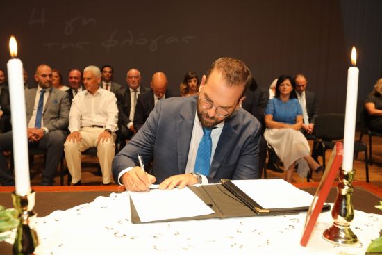 Συγχαρητήρια στο Νεκτάριο Φαρμάκη από τους ιδιοκτήτες ταξί