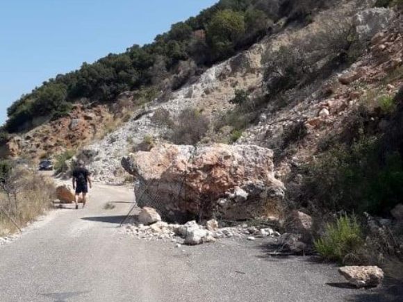 Προβλήματα από τις κατολισθήσεις στον  Άγιο Βάρβαρο Τρύφου Αιτωλοακαρνανίας(φωτο)