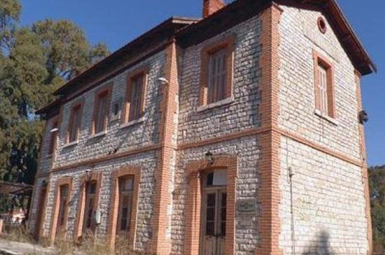 Σιδηροδρομικοί Σταθμοί…”φαντάσματα” ρημάζουν απο τη φθορά του χρόνου – Τι απέγινε ο σταθμός Μεσολογγίου
