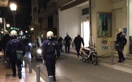 Αγρίνιο-Μολότοφ στην Τράπεζα της Ελλάδος κατά την πορεία στη μνήμη του Π.Φύσσα