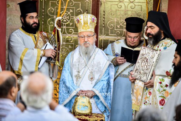 Αιτωλίας Κοσμάς: ”Ο Ναός αυτός λάμπει και κοσμεί την Ιερά Μητρόπολη” (ΦΩΤΟ)