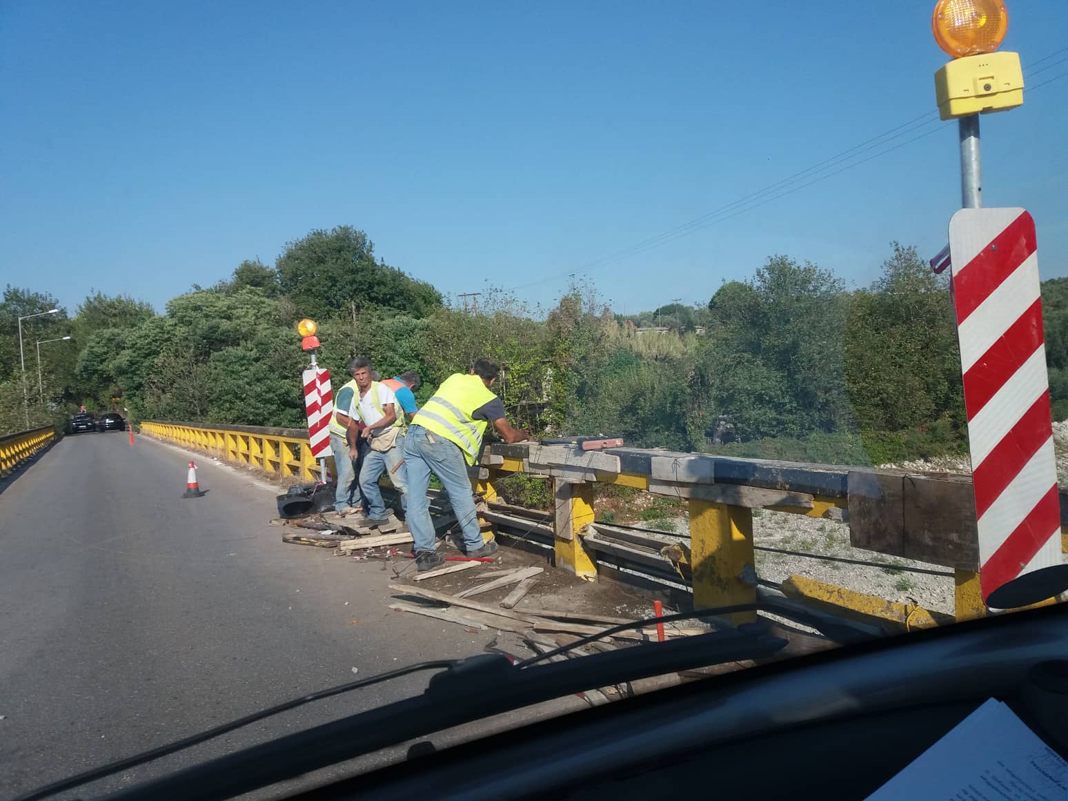 Ξεκίνησαν οι εργασίες αποκατάστασης στο στηθαίο της γέφυρας στην Ν.Αβόρανη