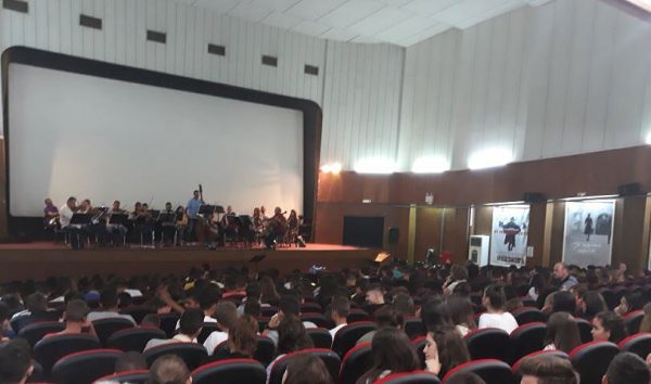 Μάθημα μουσικής σε μαθητές του Αγρινίου από την Κρατική Ορχήστρα Αθηνών