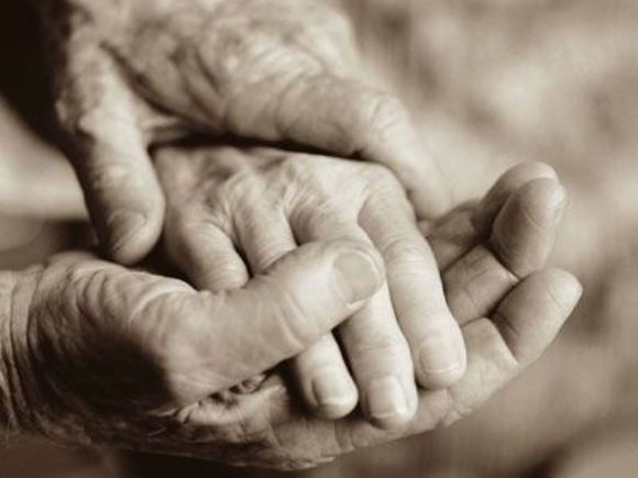 Αγρίνιο-Πέθανε σε ηλικία 106 ετών ο υπεραιωνόβιος παππούς της Κερασιάς