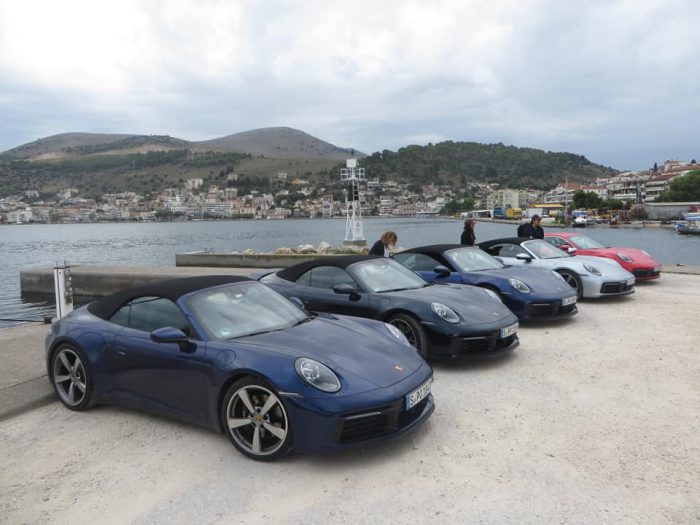 Τα 15 υπερπολυτελή αυτοκίνητα τράβηξαν αμέσως τα βλέμματα στην Αμφιλοχία!