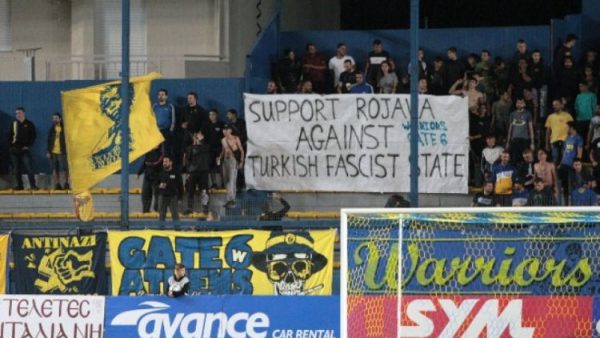 Οι οργανωμένοι του Παναιτωλικού ανάρτησαν πανό-στήριξης προς την αυτόνομη κυβέρνηση της Συρίας