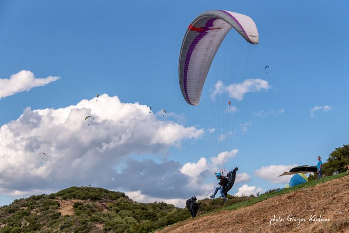 “Sky Riders” στον ουρανό του Αγρινίου (φώτο – βίντεο)