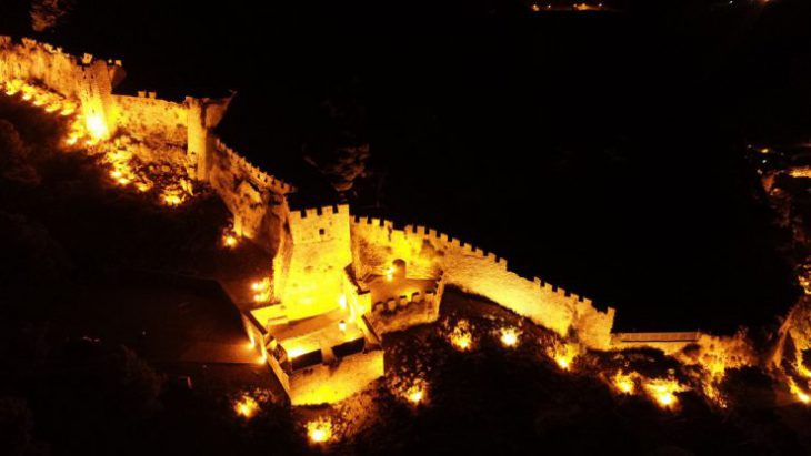 Εντυπωσιάζουν οι νυχτερινές λήψεις από ψηλά του Κάστρου της Ναυπάκτου