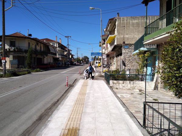 «Τα πεζοδρόμια θα κατασκευαστούν» λέει η Δημοτική Αρχή Ναυπακτίας