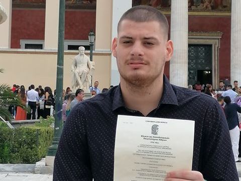 Ένα «Γενναίο Παιδί» της ΕΛΕΠΑΠ Αγρινίου, ο Ντίνος Βάρρας ορκίστηκε στο Παιδαγωγικό του Πανεπιστημίου Αθηνών