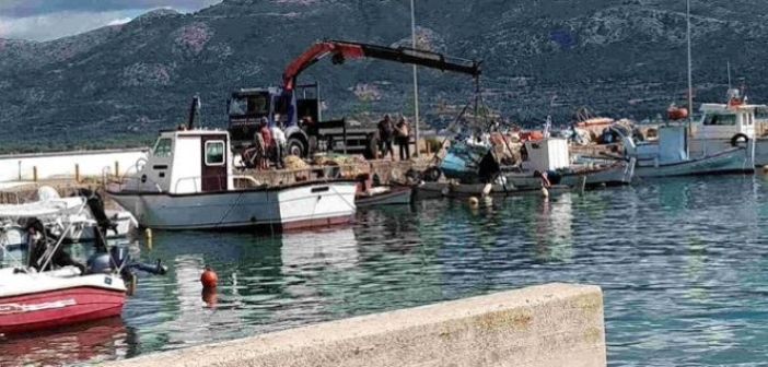 Καΐκι βούλιαξε στο λιμάνι του Μύτικα