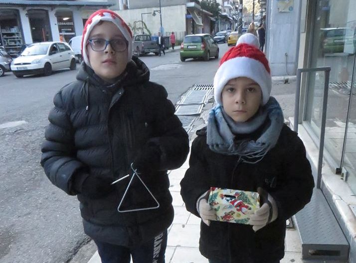 Κάλαντα: ένα έθιμο που κρατά καλά η Αιτωλοακαρνανία