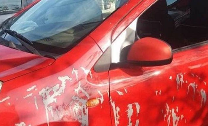 Δυτ.Ελλάδα:Έριξαν οξύ στο αυτοκίνητο της προέδρου της Φιλοζωικής