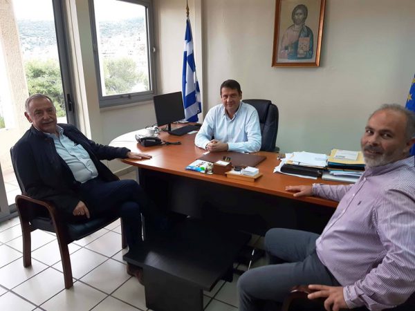 Συνάντηση Γ.Καστούλα με Τσιχριτζή και Αυγερινό στο δημαρχείο Αμφιλοχίας