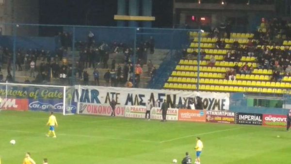 Παναιτωλικός – Ολυμπιακός: Το πανό των οργανωμένων για την διαιτησία