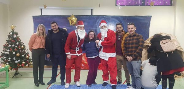H νεολαία του ΣΥΡΙΖΑ Αγρινίου μοίρασε δώρα στα παιδιά της ΕΛΕΠΑΠ